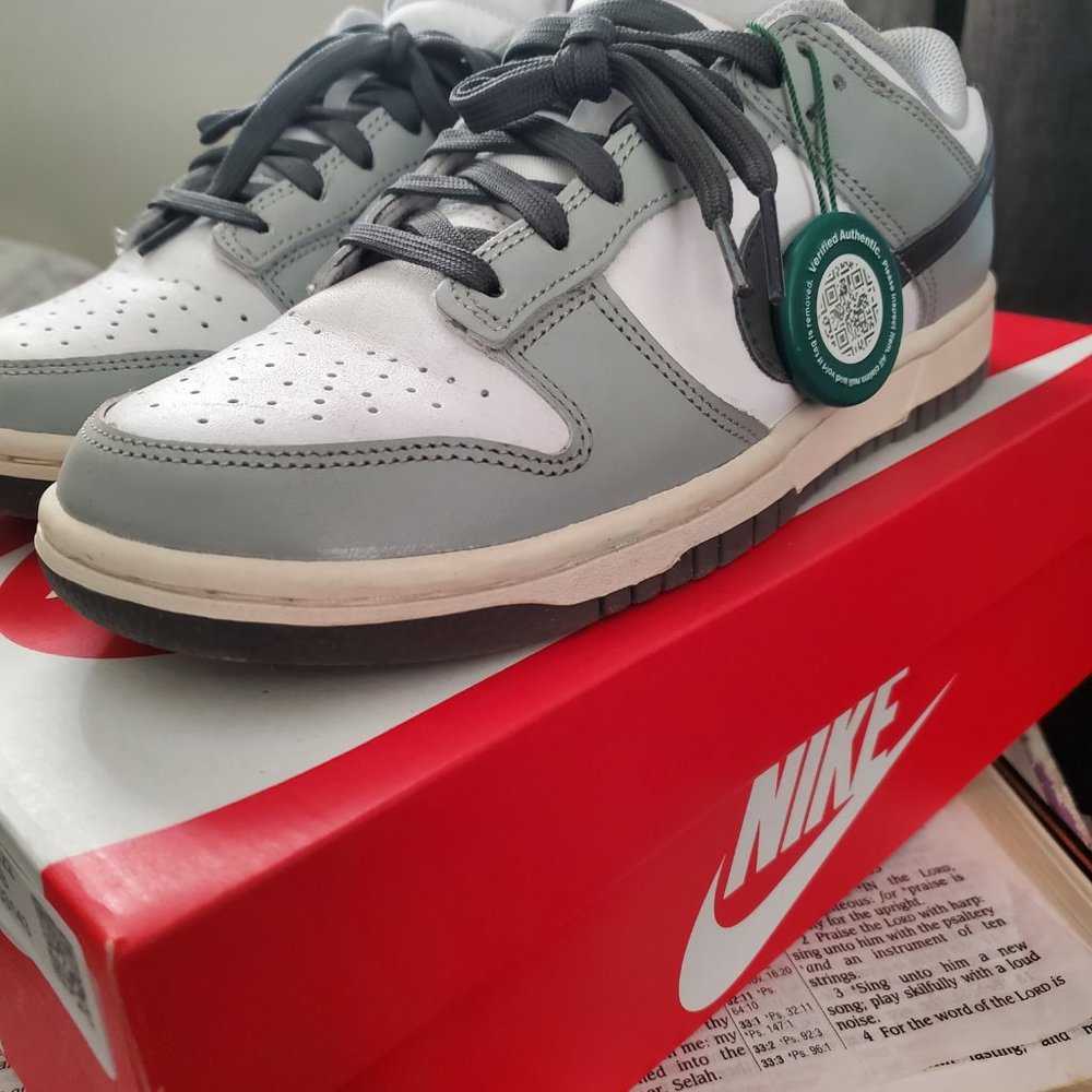 Nike Dunks Womens Size 7.5